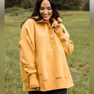 Lunalia Dreamlight Mockneck Sweatshirt Silver Icing Exclusive sz Lg EUC Mustard